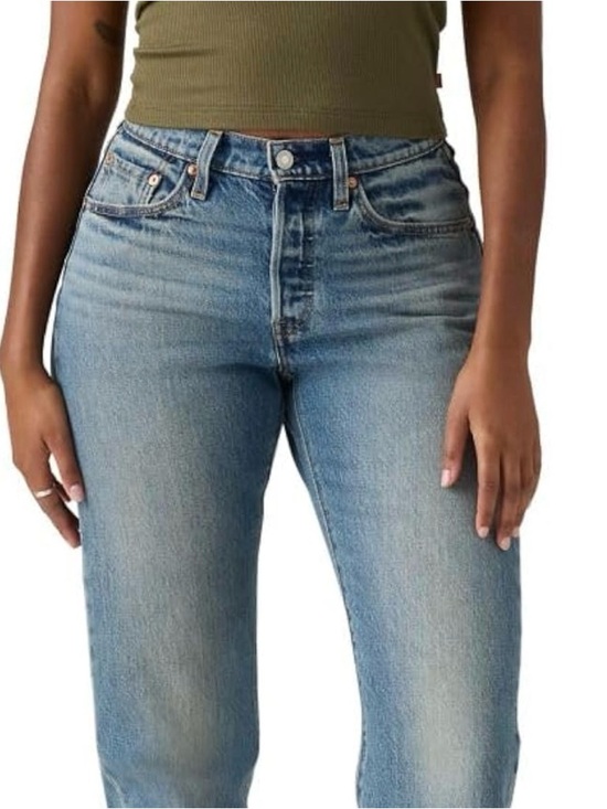 Levi's Denim - Levi's 501 curve 33x32- Light- med Blue
Women’s stretch